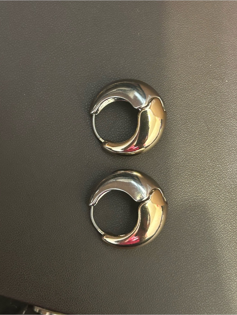 Mixed Metal Bold Huggie Earrings Two Tone Hoop Earrings - Picture 6 of 9